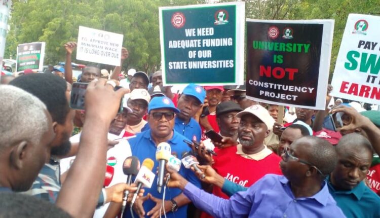 Labour Protest Over Nonpayment of Salaries