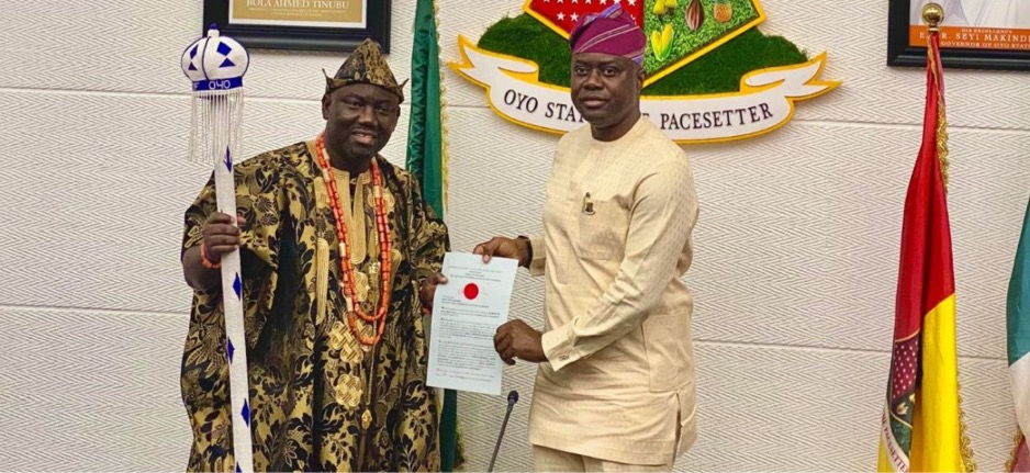 Makinde Presents Staff of Office To New Alaafin Of Oyo