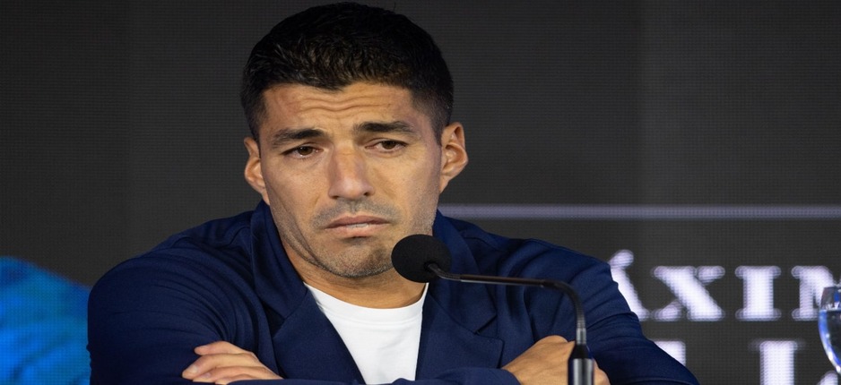 Luis Suarez Announces Retirement from International Football 